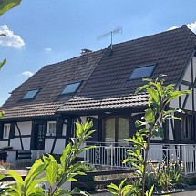 Axe Kembs - Neuenburg/Allemagne, Axe Basel - Colmar / proche A 35 + A 5, Petit Landau: Un petit bijou vous attends dans un village frontalier avec des commodités de base. Plafonds hauts avec poutres apparentes, grandes fenêtres, baies vitrées, terrasse plein Sud, vue dégagée, calme et ensoleillée / proche Golf de Ottmarsheim et Le Rhin. Idéale pour résidence principale et/ou secondaire.
