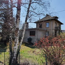 Sect. Soultz / Cernay /Guebwiller, Axe Mulhouse - Colmar, à 10-40 min de Guebwiller, Routes des Vins, Mulhouse, Vosges Grand Ballon, Colmar, Bâle: Maison de Maître d’exception env. 150 m² s.h (250 m² au sol, combles) / beau salon séjour avec cheminée env. 40 m², accès terrasse surélevée plein SUD, cuisine séparée / 4 chambres, 1 salle de bain. Orientation plein Sud, très au calme + idyllique, ruelle sans circulation!
