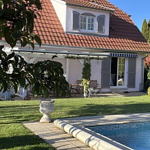 v e n d u e ---------- Secteur Durmenach - Oltingue - Werentzhouse; à 5 - 25 min de Ferrette/Collège, Leymen, Airport, Bâle, ISB. En impasse, très au calme: Villa de standing, env. 110 m² / grand espace vie salon-séjour + cheminée, cuisine US env. 45 m² / 3 chambres, 1 salle de bain, 1 grand balcon. Vue dégagée + panoramique, cadre vert + résidentiel...
