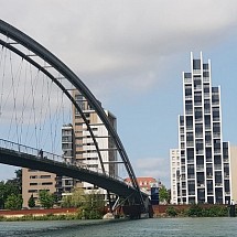 Louée / vermietet / already rent*** Huningue, proche Parc des Eaux Vives, à côté de la Passerelle/Rhin/Weil am Rhin, Bâle/Novartis: Appartement de haut standing env. 70 m² / grand salon-séjour env. 30 m² avec cuisine US ouverte / 2 chambres, 1 salle de bain, 1 WC. Situation avant-gardiste, au pied de la passerelle, à deux pas à pieds de l'Allemagne et Bâle!