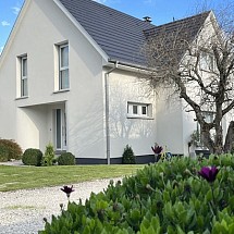 V e n d u e  ------  Région frontalière, Sect. Michelbach le Haut + le Bas / Ranspach, Blotzheim. Env. 15 min Basel: Magnf. Villa 178 m² / grand espace de vie + salle à manger + magnf. cuisine env. 65 m² / 3 chambres + 1 dressing, 1 SdB et 1 S'd'eau, 3 WC. Situation privilégiée, ensoleillée + tr. calme, en bordure de champs. Cadre idyllique + familiale, idéale pour enfants, animaux, outdoor, Golf courses à 5 min...