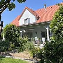 Secteur Waldighoffen/Riespach, Hirsingue, Ferrette, très au calme, en impasse sans circulation; à 10 - 30 min de Hirsingue, Ferrette, Leymen, Airport, Basel, Allemagne, 1 h Freiburg/D: Magnifique Villa d'architecte env. 180 m² / grand salon-séjour + cuisine US env. 65 m² / 5 chambres + 1 salle de sport, 2 salles de bain, 2 gr. balcons / plafond hauts, grandes portes et fenêtres / Situation idyllique, cul de sac, cadre privé + privilégié 100 % nature, vue verte + dégagée!