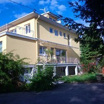 A louer / zu vermieten / for rent. Seppois, Sundgau, à 2 pas du Golf de Largue/Mooslargue, à 10-35 min Ferrette, Hirsingue, Altkirch, Bâle: Superbe appartement F 3 meublé env. 45m²  / 2 chambres / grand salon séjour avec cuisine / salle d'eau, WC séparé. Proche centre du village, très calme.  
