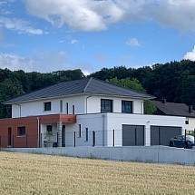 Sect. Neuwiller / Schönenbuch / Leymen / Hégenheim; Basel env. 10 - 15 min: Villa récente de haut standing, contemporaine. Très belles prestations, env. 200 m². DPE A + A  /  Grand espace de vie + cuisine Américaine env. 70 m², grandes baies vitrées, accès terrasse XXL. 5 chambres dont 1 ensuite. 3 dressings, 1 salle d'eau, 1 salle de bain, 2 WC. Situation exceptionnelle en bordure de zone constructible, champs et forêt. Vue dégagée panoramique, idéale pour outdoor, promenade, jogging, VTT, dog walking, méditation ... 