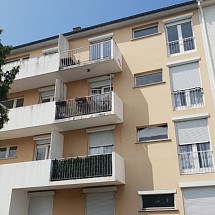 v e n d u e  -------   Suisse Border / Huningue / St. Louis / Weil am Rhein, à 2 pas du Parc des Eaux Vives, Bâle, Palmrain, La Passerelle: Immeuble env. 835 m² s.h. composé de 11 appartements (8 F3 et 3 F4 + 1 local commercial) partiellement loués. Situation centrale & calme, proche de la Passerelle et de toutes commodités à pieds y inclus Basel!