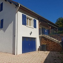 Axe Lure - Vesoul, Haute Saône, Sect. Luxeuil-les-Bains/Fougerolles St Valbert, à env. 15 - 95 min de Luxeuil Les Bains, Lure, Montbéliard, Mulhouse, Besançon, Bâle, Freiburg: Propriété env. 160 m² / salon-séjour env. 35 m² avec poêle à bois en céramique et fonte / 5 chambres, 2 salles de bains. Situation idyllique, vue dégagée & dominante !