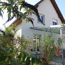 Louée - bereits vermietet - already rent *** Sect. Frontalier, Hégenheim, Hésingue, à 5 min Allschwil, Basel, Airport: Très au calme en impasse, excellente maison accolée (par le garage), env. 110 m² / 4 chambres, 2 Sdb / salon-séjour avec poêle / magnifique jardin 4,6 ares. Vue dégagée, très ensoleillée!

