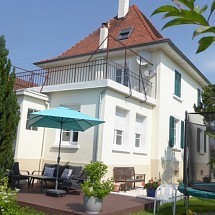 v e n d u e   ----   Hégenheim, à 2 - 10 min Allschwil/Suisse border, Novartis, €-Airport, A 36, Palmrain, Golf cours de Hagenthal: Splendide maison de Maître env. 190 m² / salon-salle à manger + cuisine ouverte avec poêle à bois / 4 chambres, 1 bureau, 1 SdB, 2 salles d'eau, 3 WC, div. terrasses, annexe. Situation ensoleillée, proche de toutes commodités, à 2 pas d'Allschwil!