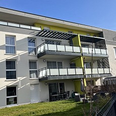  Blotzheim, Palais Beaubourg, proche centre, 5-10 min l’A 35, Aéroport, Bâle: Superbe Appartement F2 env. 44 m² / espace de vie avec cuisine ouverte env. 26 m² / 1 grande chambre de 12 m², 1 salle d'eau. Situation ensoleillée & vue dégagée. Proche de toutes commodités!