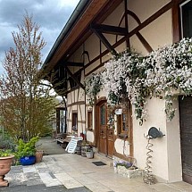 Sect. Jettingen/RN 419, Knoeringue, Ranspach, Windenhof Karting, env. 10-15 min Altkirch/€-Airport-Bâle, Palmrain/D: Charmante grange rénovée env. 150 m² / bel espace de vie type LOFT env. 80 m², cuisine + salle à manger + 1 cheminée / 2 chambres + 2 salles de bain. Situation au calme, petite ruelle sans circulation...