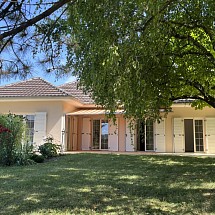 Louée / vermietet / already rent*** Hégenheim limite Buschwiller, à 2 - 10 min Allschwil/Suisse, Novartis, EuroAirport, A 36 + A 5, Palmrain, Golf de Hagenthal + Folgensbourg: sur hauteurs, magnifique Plain Pied surélevé env. 175 m² niché dans un superbe parc de 20 ares arboré / grande entrée, salon-séjour env. 35 m², cuisine ouverte, accès terrasse / 5 chambres de bonne taille, 1 SdB. Situation idyllique, proche de toutes commodités!
