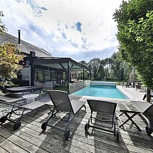 A louer - zu vermieten - for rent*** Axe Bâle-Mulhouse, Sect. Schlierbach / Landser, à 10 min Gare TGV, A 35 et A 36: Charmante habitation env. 280 m², baies vitrées XXL + plafonds hauts / Grand espace de vie avec poêle à bois + cuisine ouverte + véranda / 5 chambres, 1 salle de bain, 1 salle d'eau, dressing, 2 WC, grande mezzanine/coin salon, 1 balcon, 2 terrasses. Proche de toutes commodités (à 2 pas de collège + lycée Don Bosco)!