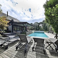 A louer - zu vermieten - for rent*** Axe Bâle-Mulhouse, Sect. Schlierbach / Landser, à 10 min Gare TGV, A 35 et A 36: Charmante habitation env. 280 m², baies vitrées XXL + plafonds hauts / Grand espace de vie avec poêle à bois + cuisine ouverte + véranda / 5 chambres, 1 salle de bain, 1 salle d'eau, dressing, 2 WC, grande mezzanine/coin salon, 1 balcon, 2 terrasses. Proche de toutes commodités (à 2 pas de collège + lycée Don Bosco)!