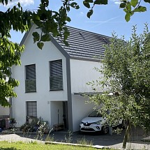Région frontalière, Sect. Hégenheim / Hagenthal / Schönenbuch; proche Bus + Tram (Allschwil): Villa moderne récente env. 155 m² / 4 chambres (dont 1 suite parentale avec dressing et SdB), 2 sd'eau / gr. salon séjour avec plafonds cathédrales env. 40 m². Situation proche de toutes commodités, à deux pas de la Suisse...
