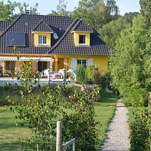 Axe Bâle - Altkirch, à 15- 20 min Airport et Basel: Villa de standing (Batige) env. 175 m² / espace de vie salon-séjour (avec poêle à bois) + superbe cuisine US (neuve) env. 70 m², plusieurs accès terrasse / 4 chambres + 1 dressing, 1 salle d'eau, 2 WC. Situation idyllique, vue dégagée sur les champs, calme + ensoleillée!